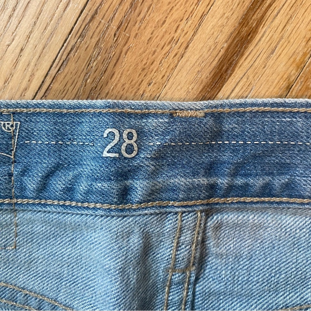 Levi’s Skirt - Picture 3 of 4